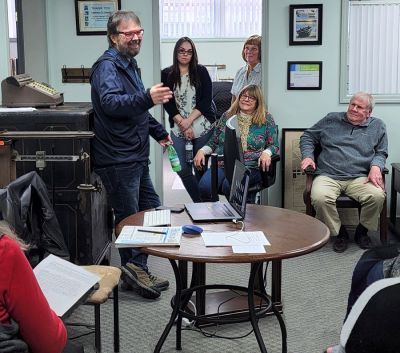 Kevin Slimp visits with a newspaper staff in West Branch, Michigan, in March. “If I had known someone was taking a pic, I would have combed my hair!” Kevin said.